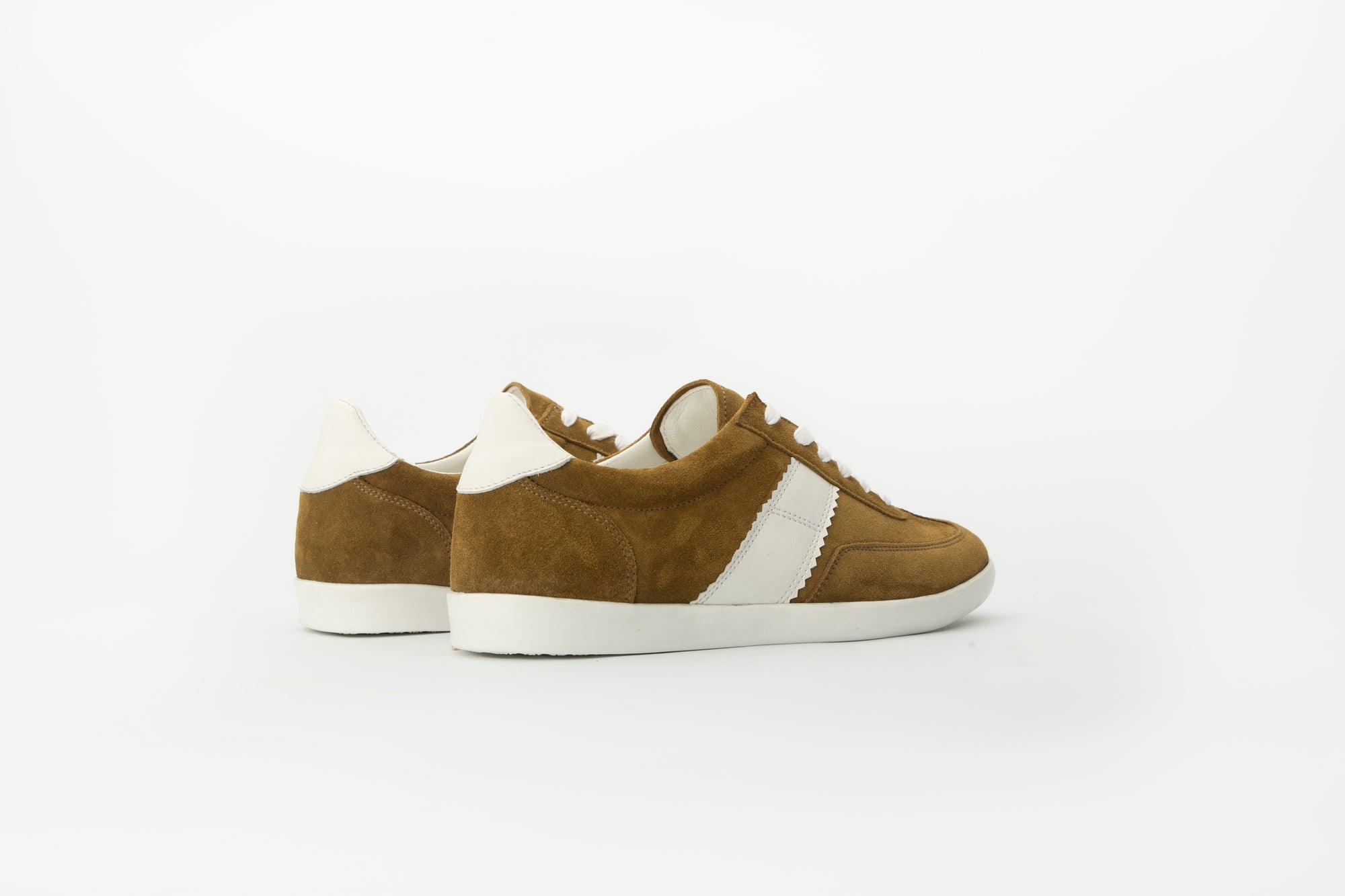 Arrow Sneakers in Green Suede