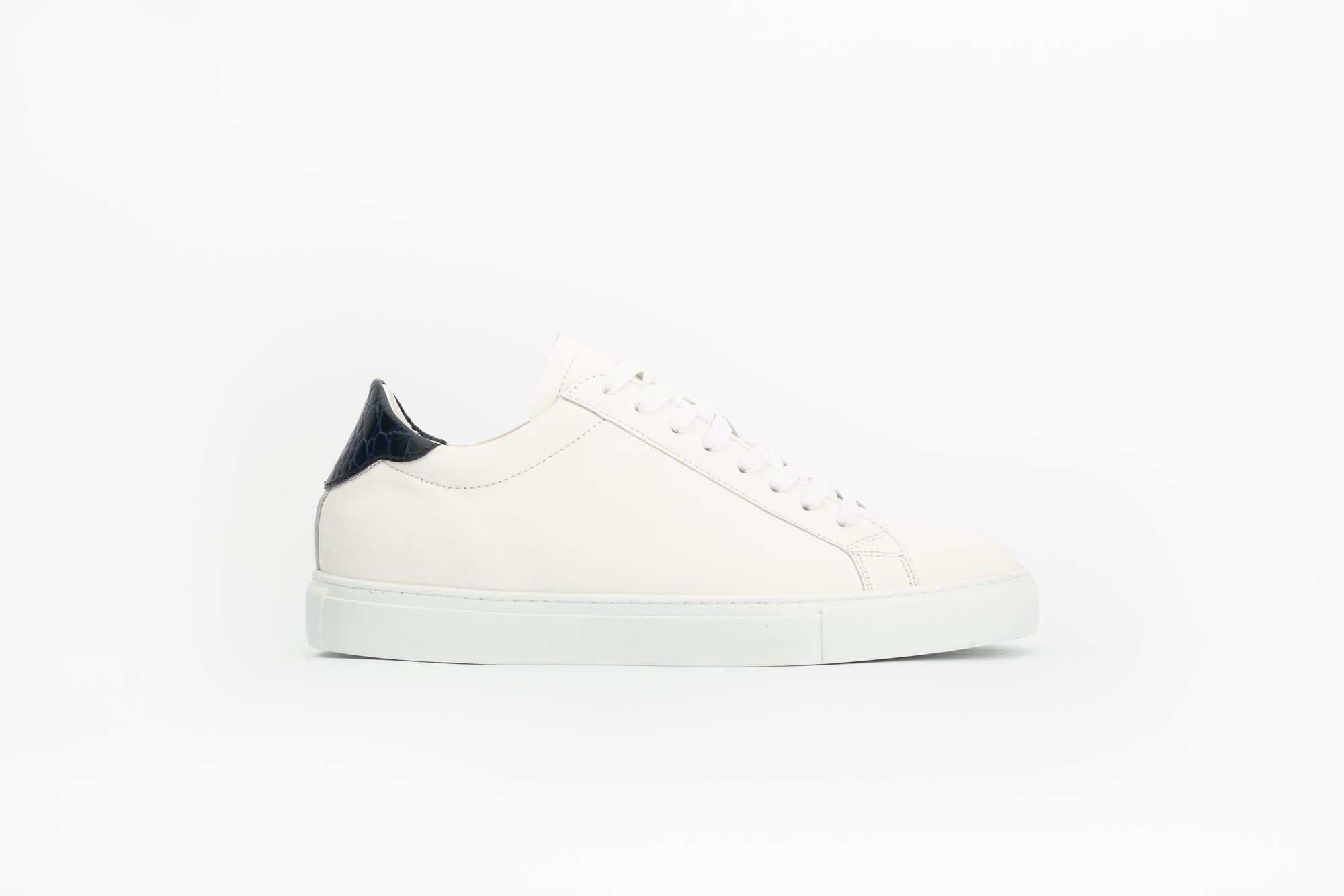 Baskets Ghost en cuir blanc et effet croco bleu
