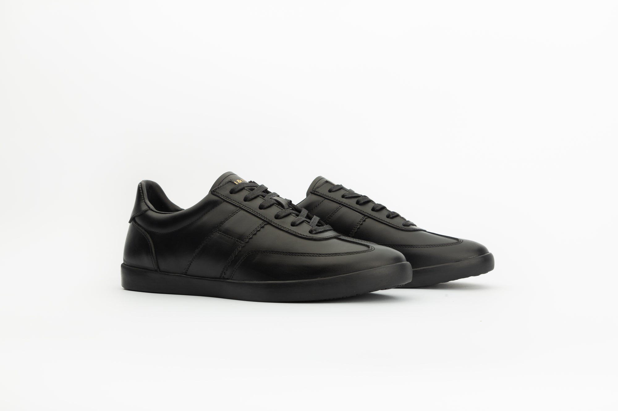 Arrow Sneakers in Black leather