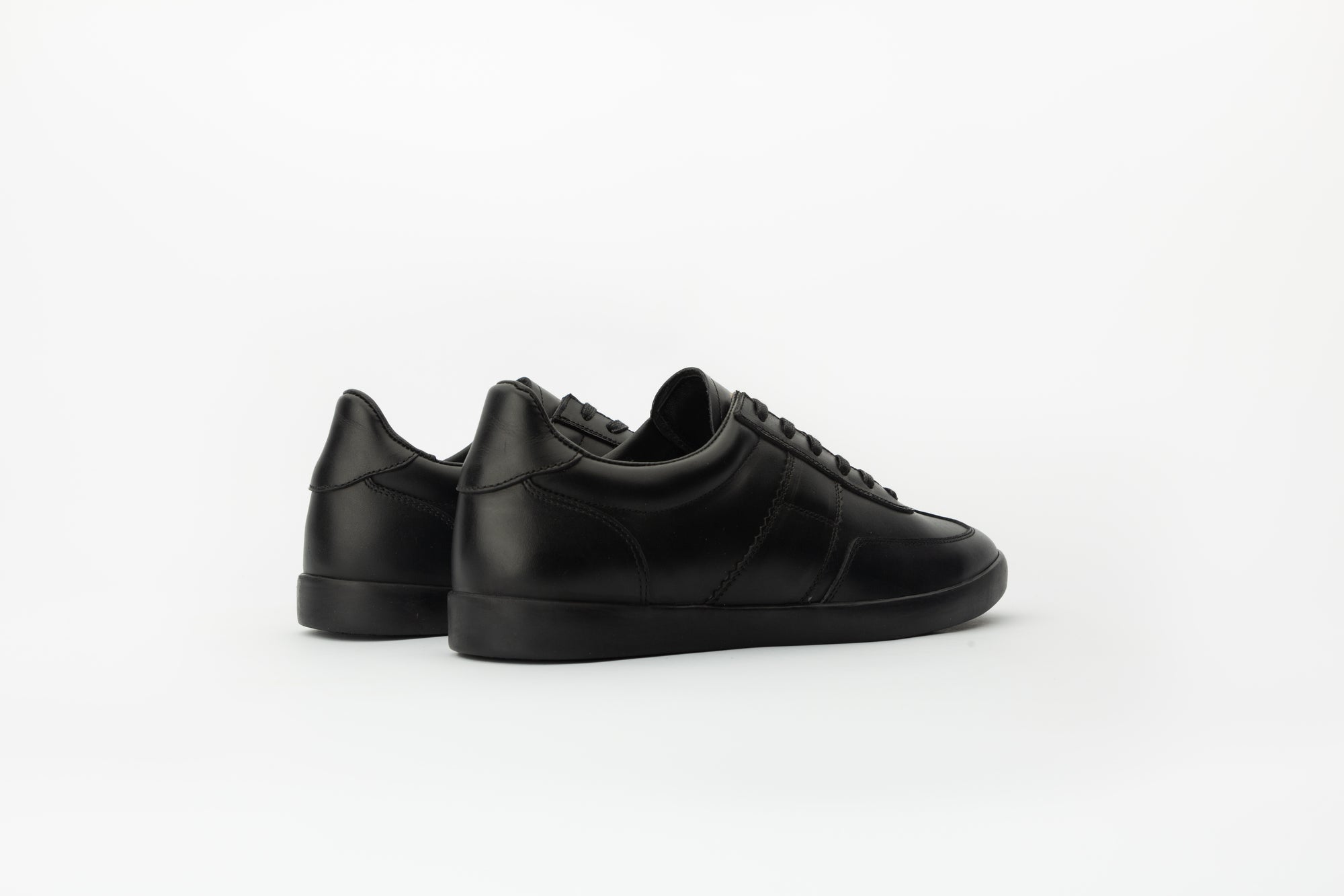 Arrow Sneakers in Black leather