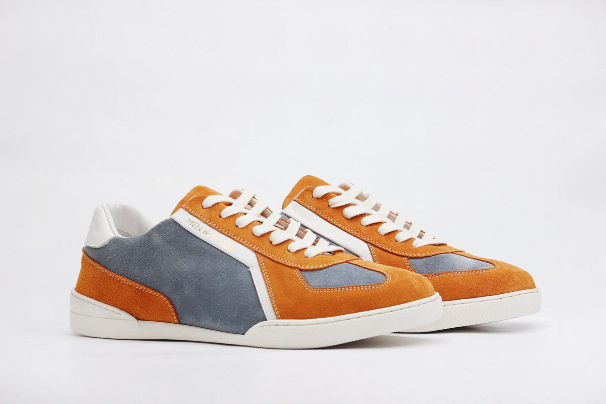Sneakers RETRO en daim orange et bleu
