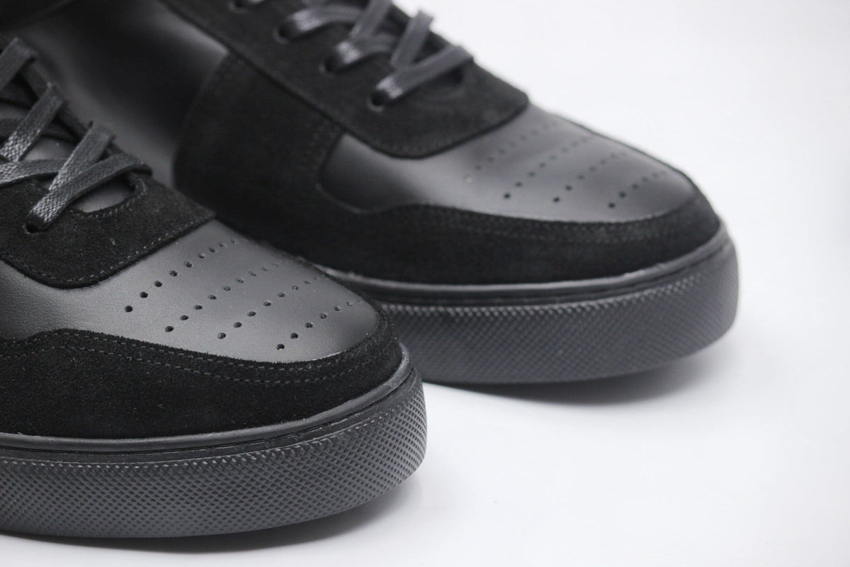 Sneakers BASE en cuir noir - daim noir