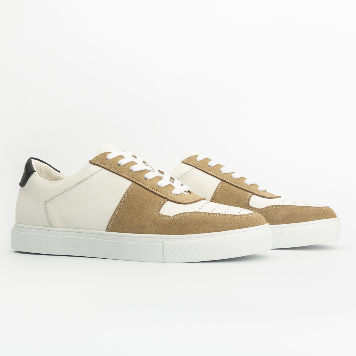 Sneakers BASE en cuir blanc - daim gris