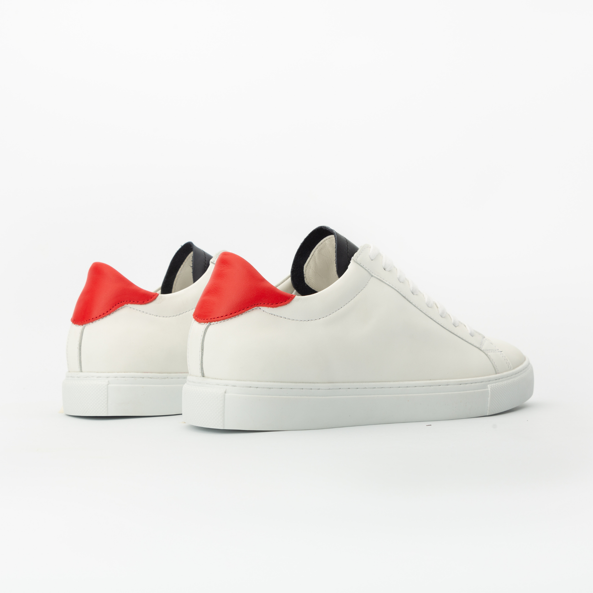 Sneakers GHOST en cuir blanc bleu et rouge