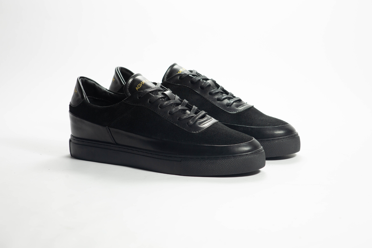 Sneakers SATURNE en daim noir Men & Panda