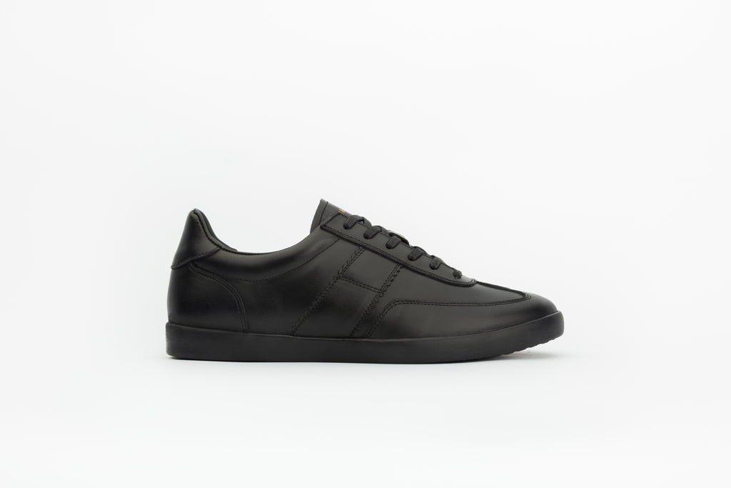 Arrow Sneakers in Black leather