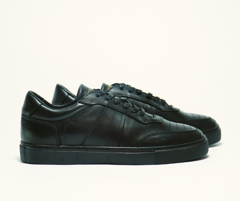 Sneakers COURT en cuir noir