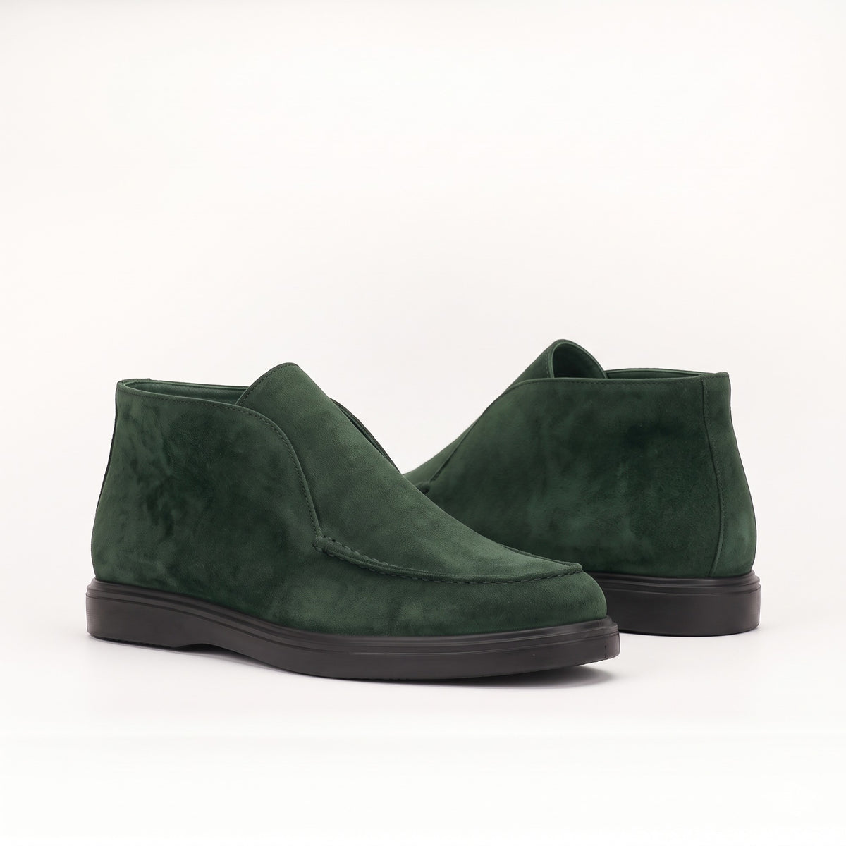 Mocassins montants en daim vert sapin, vue arrière trois quarts